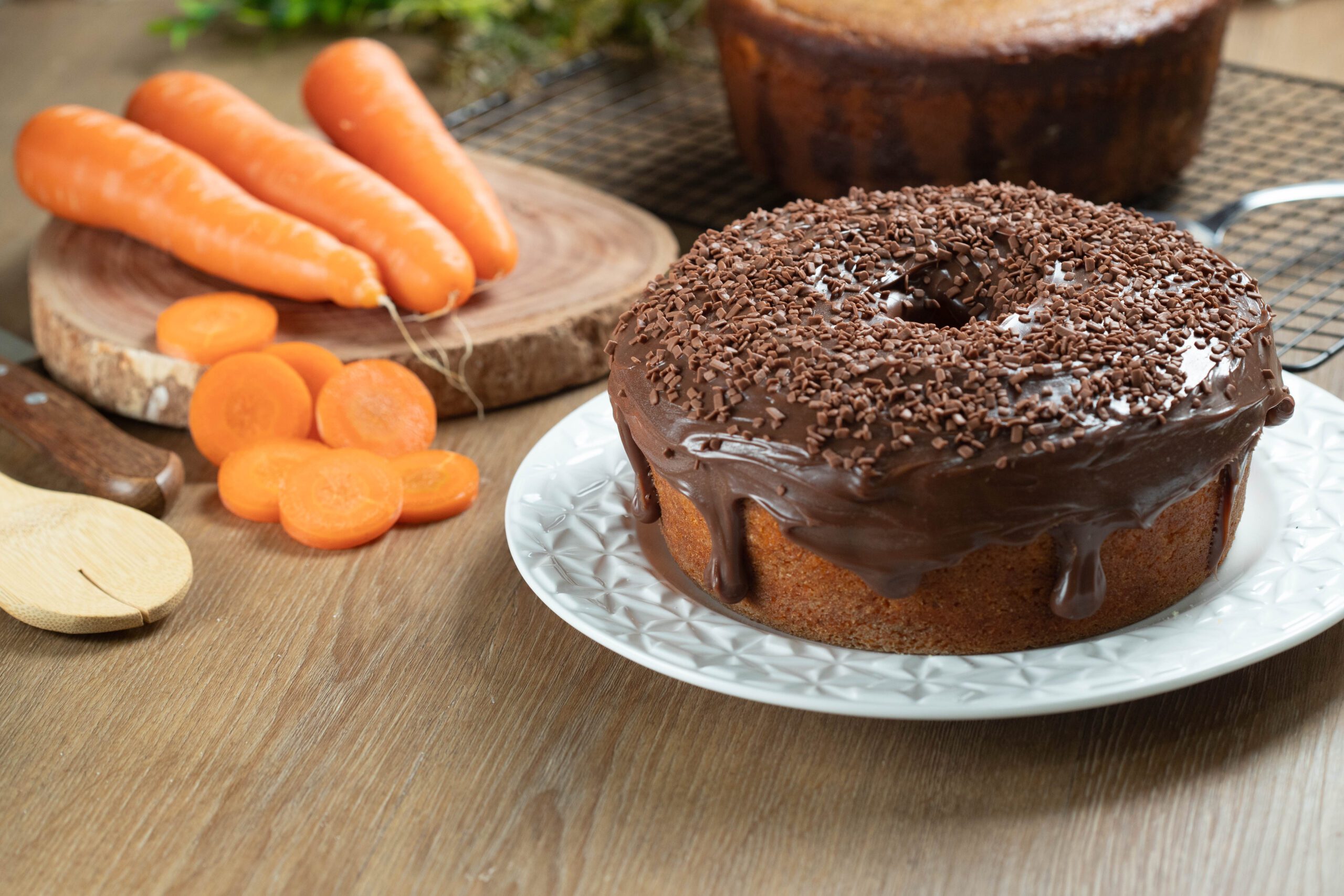 Bolo de Cenoura com Chocolate Sem Farinha. ©Culinária de Tradição. Grupo LiberPro, 2024
